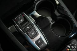 2016 Honda Pilot Touring transmission buttons