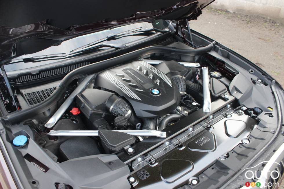 We drive the 2020 BMW X7 M50i