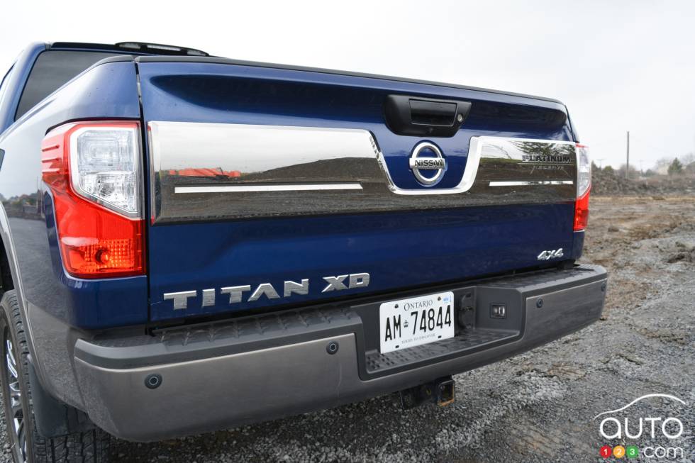 Écusson du modèle du Nissan Titan XD 2016
