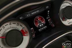 La jauge de rapport air / carburant est l'un des nombreux écrans d'information (sur la Dodge Challenger SRT Demon 2018) de 7 pouces et elle est centré entre les jauges blanches exclusives au SRT Demon. 