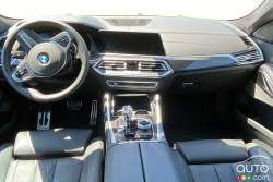 Nous conduisons le BMW X6 M50i 2020
