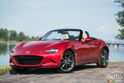 2016 Mazda MX-5 front 3/4 view