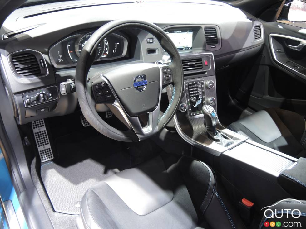 2017 Volvo V60 interior