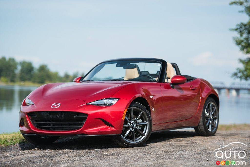 2017 Fiat 124 Spider vs. 2016 Mazda MX5 Sport  Car News  Auto123