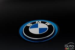 2016 BMW i8 manufacturer badge