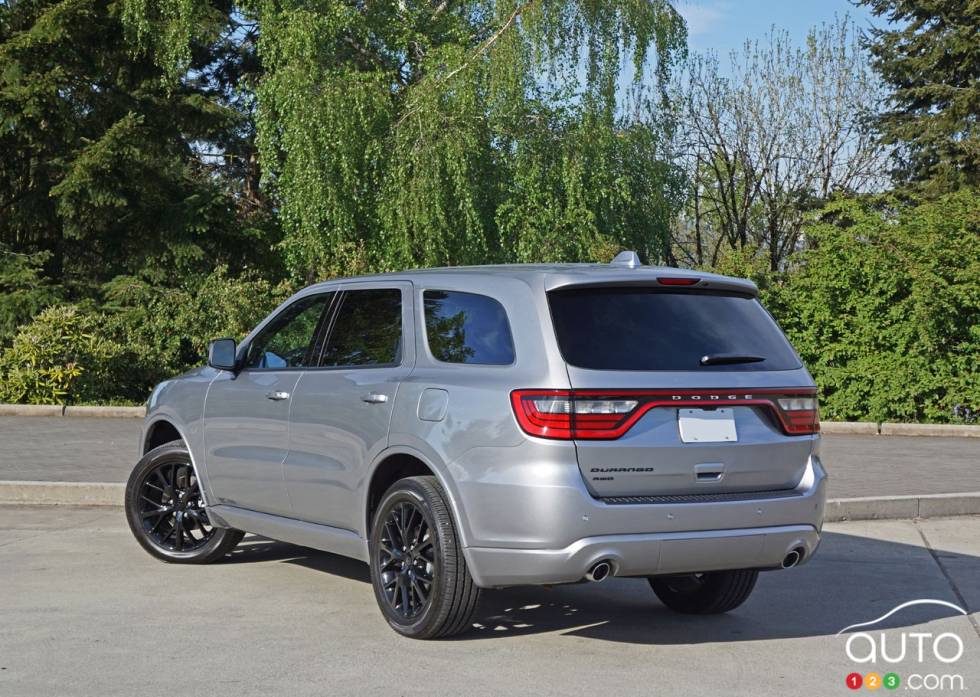 2016 Dodge Durango SXT rear 3/4 view
