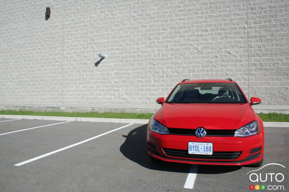 2016 Volkswagen Golf Sportwagen front seats