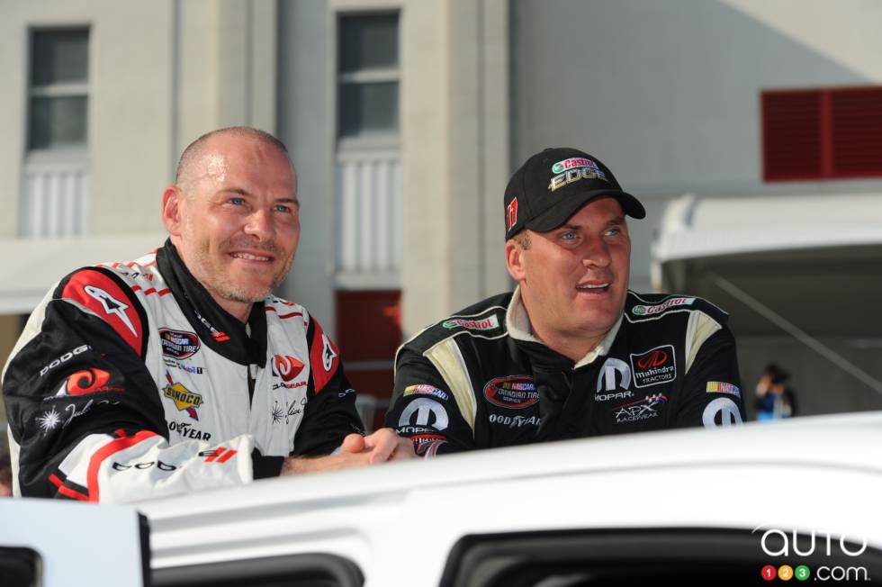 Jacques Villeneuve, Dodge Dealers of Quebec Dodge and D.J. Kennington, Castrol Edge/Mahindra Tractors Dodge on victory lap