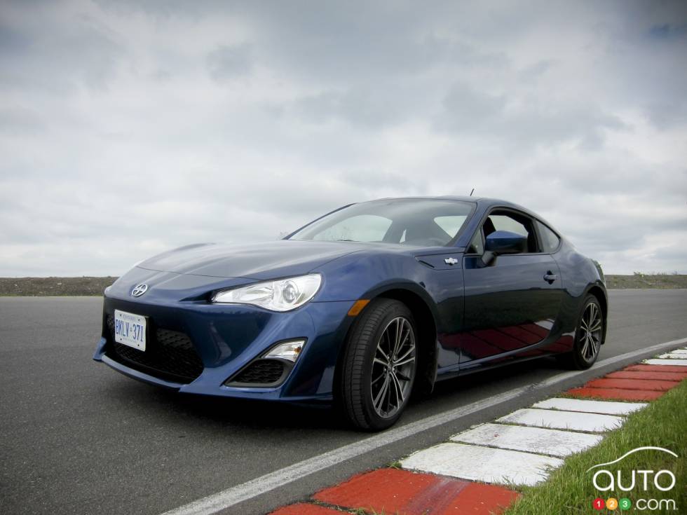 FR-S en virage