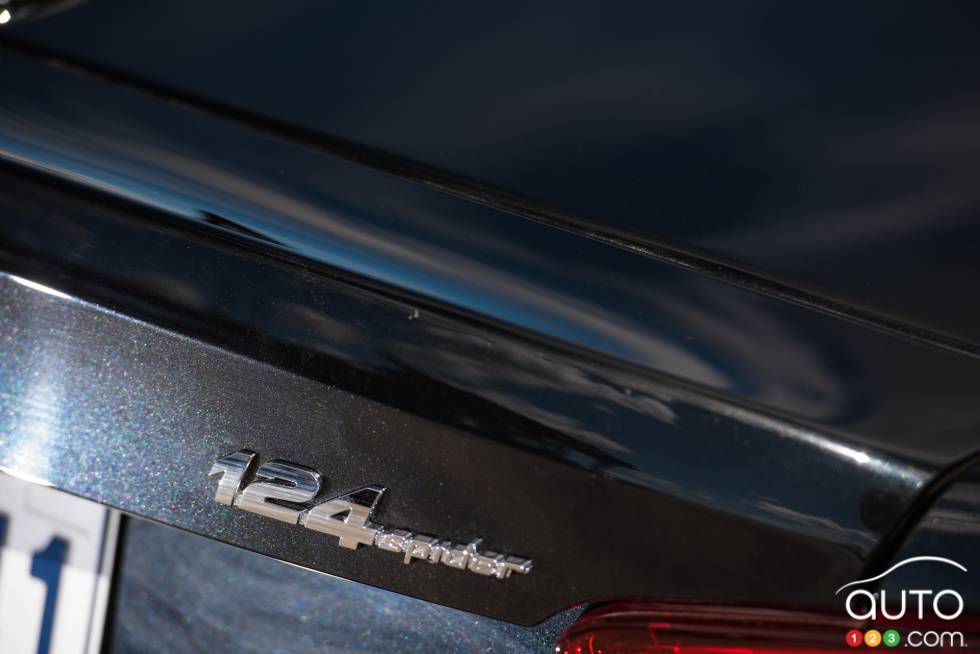Écusson du modèle du Fiat 124 Spyder 2016