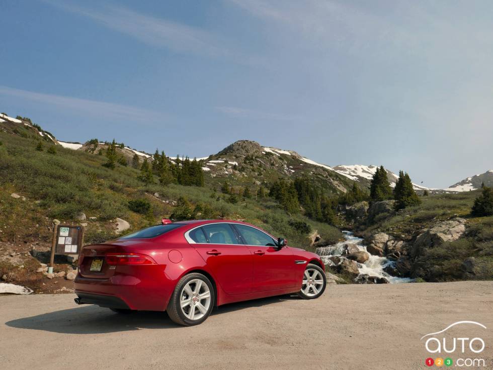 2017 Jaguar XE rear 3/4 view