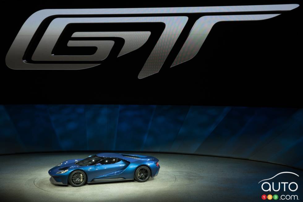 2017 Ford GT side view