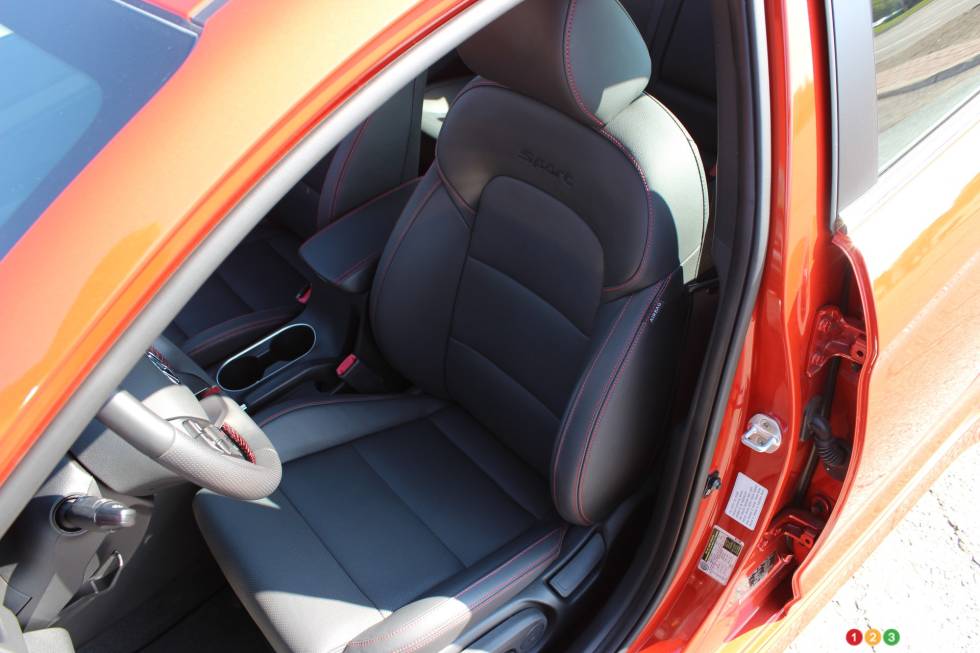 2017 Hyundai Elantra front seats