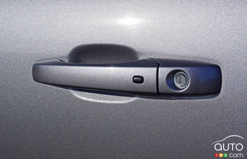 2016 Dodge Durango SXT keyless door handle