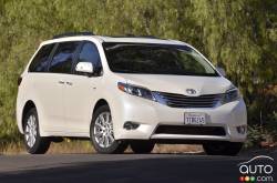 2017 Toyota Sienna front 3/4 view