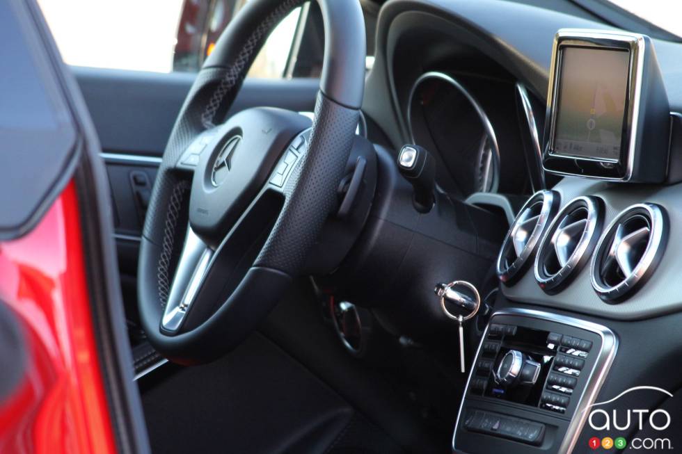 Steering wheel and centre stack