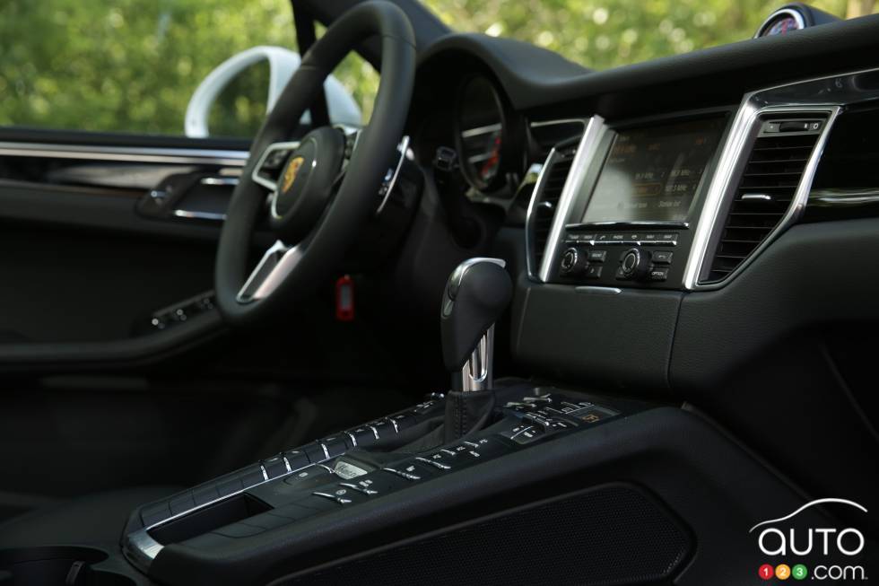 détails de la console centrale