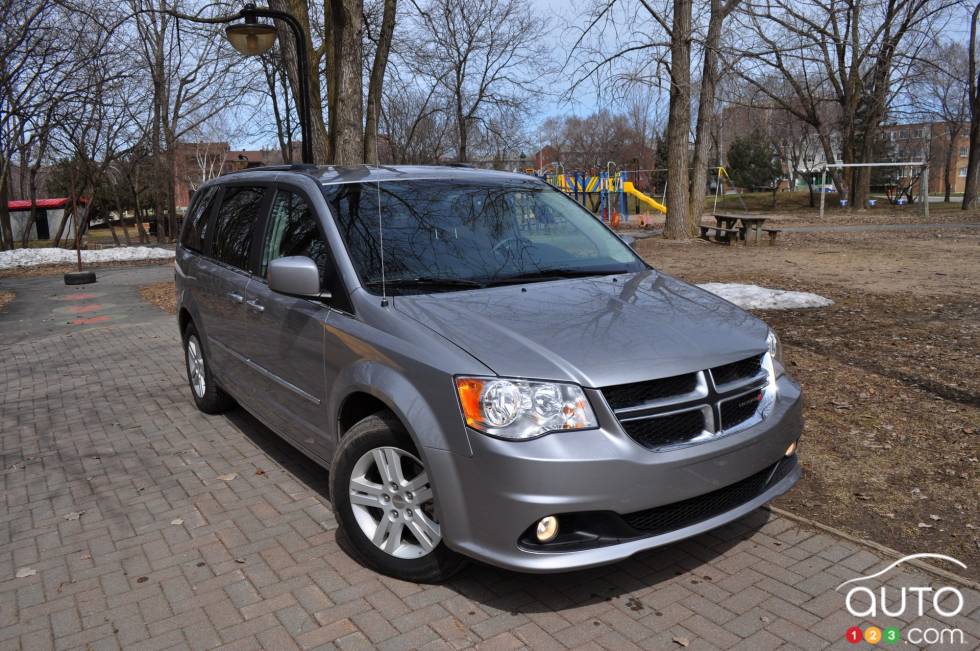 Vue 3/4 avant droit avec les roues braquées