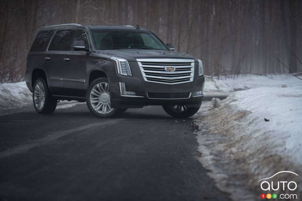 Vue 3/4 avant du Cadillac Escalade 2016