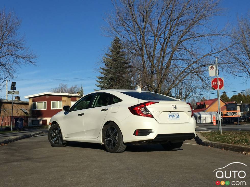 2016 Honda Civic Touring rear 3/4 view