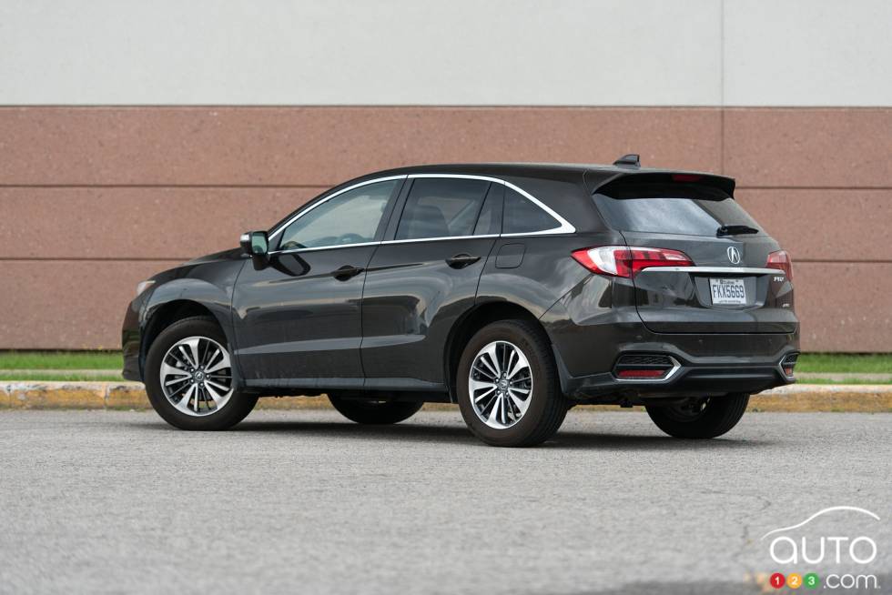 Vue 3/4 arrière de l'Acura RDX Elite 2016