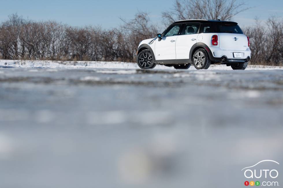 Vue 3/4 arrière gauche éloignée