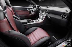 2017 Mercedes-Benz SLC front interior compartment