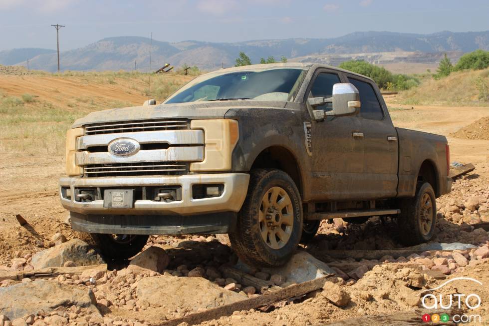 2017 Ford F Series Super Duty front 3/4 view