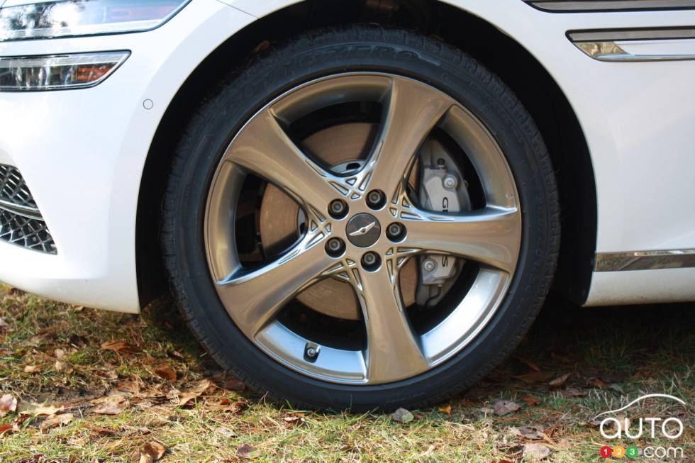 We drive the 2021 Genesis G80