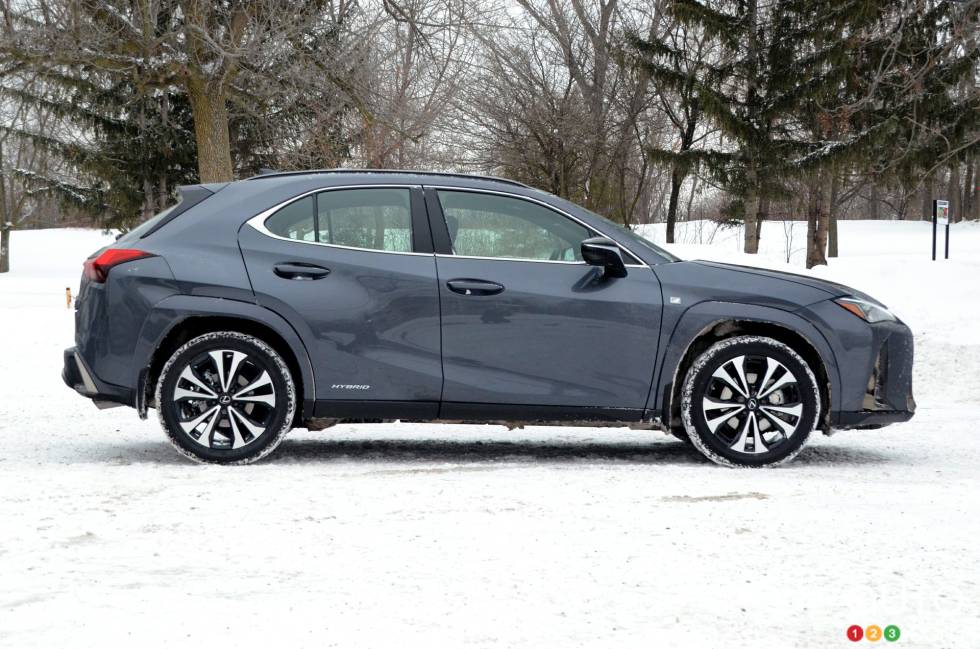 We drive the 2022 Lexus UX 250h