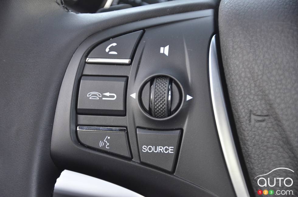 Features of the phone on the steering wheel