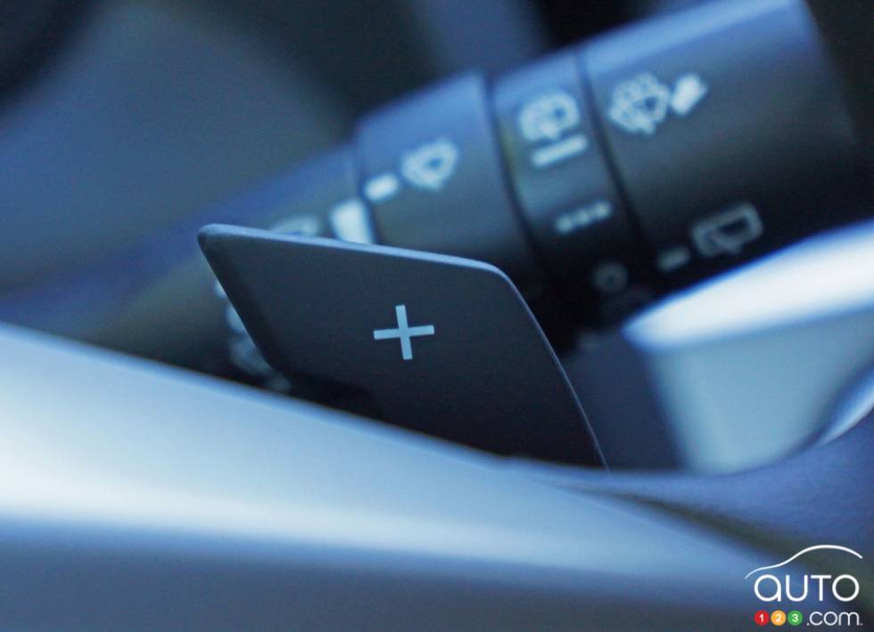 2016 Subaru Impreza 5-door Touring paddle shifter