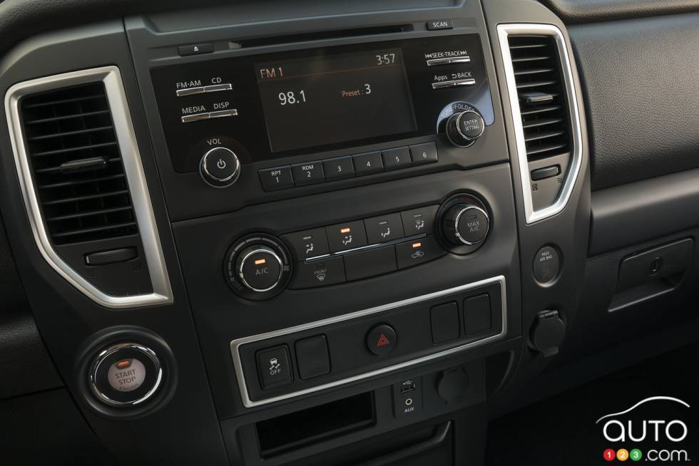 2017 Nissan TITAN XD Single Cab dashboard