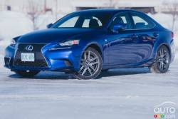2016 Lexus IS300 AWD front 3/4 view