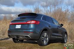 Vue 3/4 arrière du Lincoln MKX 2016