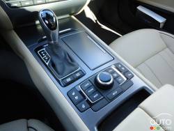 Console centrale de la Hyundai Genesis 5.0L Ultimate 2016