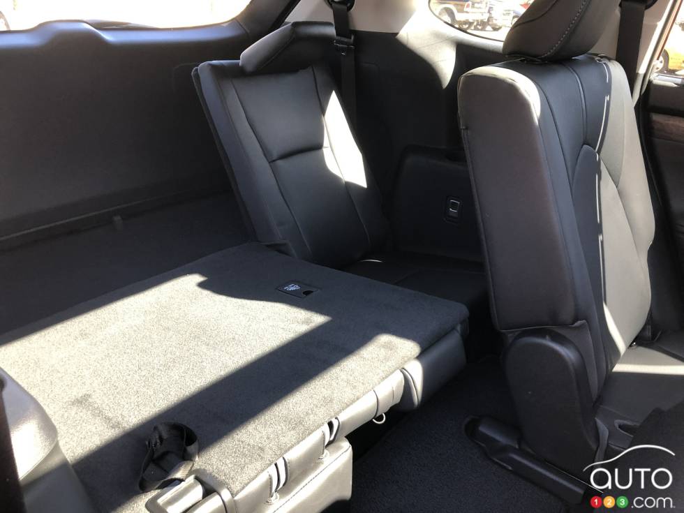 We drive the 2020 Toyota Highlander Limited 