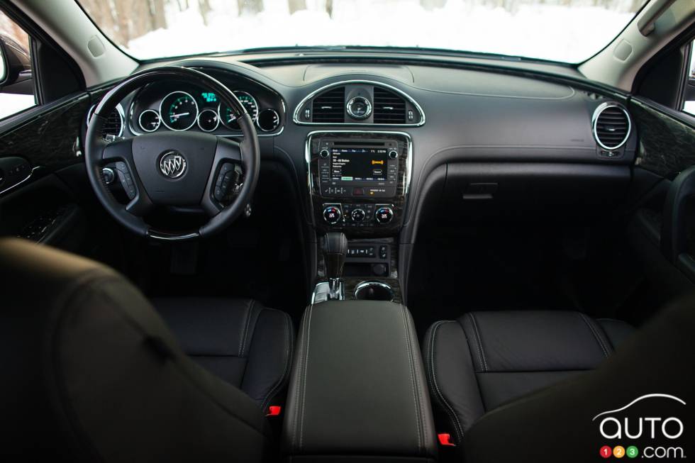 Tableau de bord et sièges avant