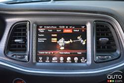 2016 Dodge Challenger SRT infotainement display