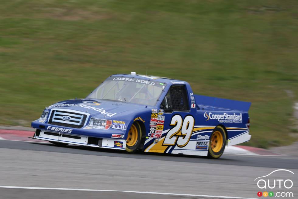 Ryan Blaney, Ford Cooper Standard en action lors de la première pratique de vendredi