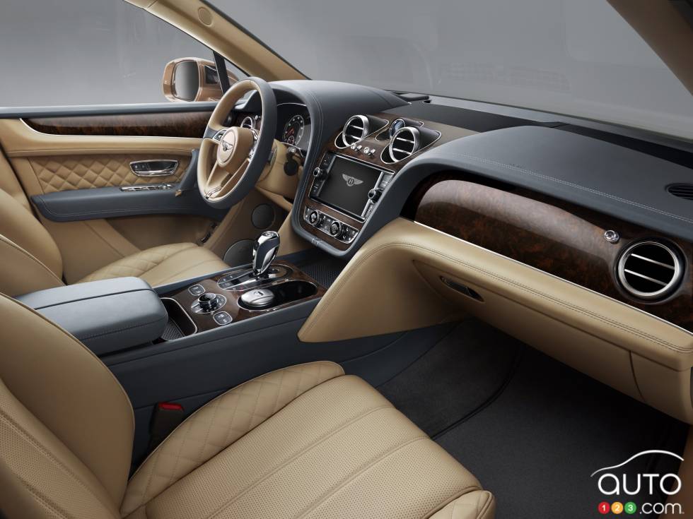 2016 Bentley Bentayga cockpit