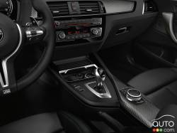 Tableau de bord et sélecteur de vitesses de la BMW M2 Coupé 2018