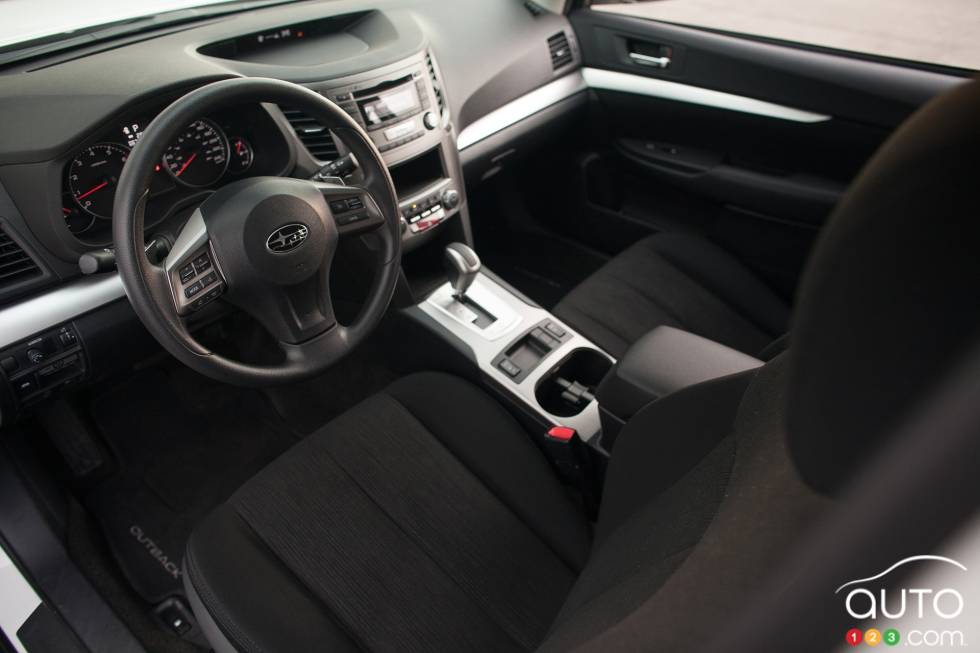 Tableau de bord et sièges avant