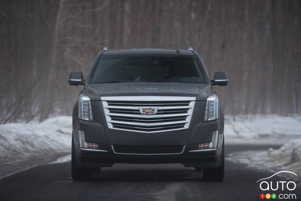 Vue de face du Cadillac Escalade 2016