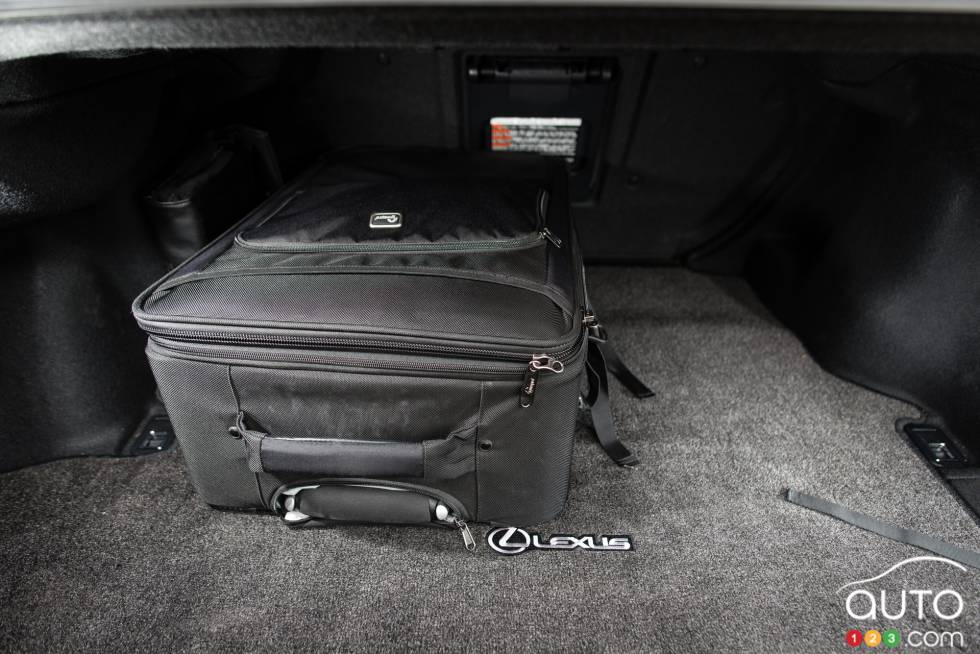 2015 Lexus RC F trunk