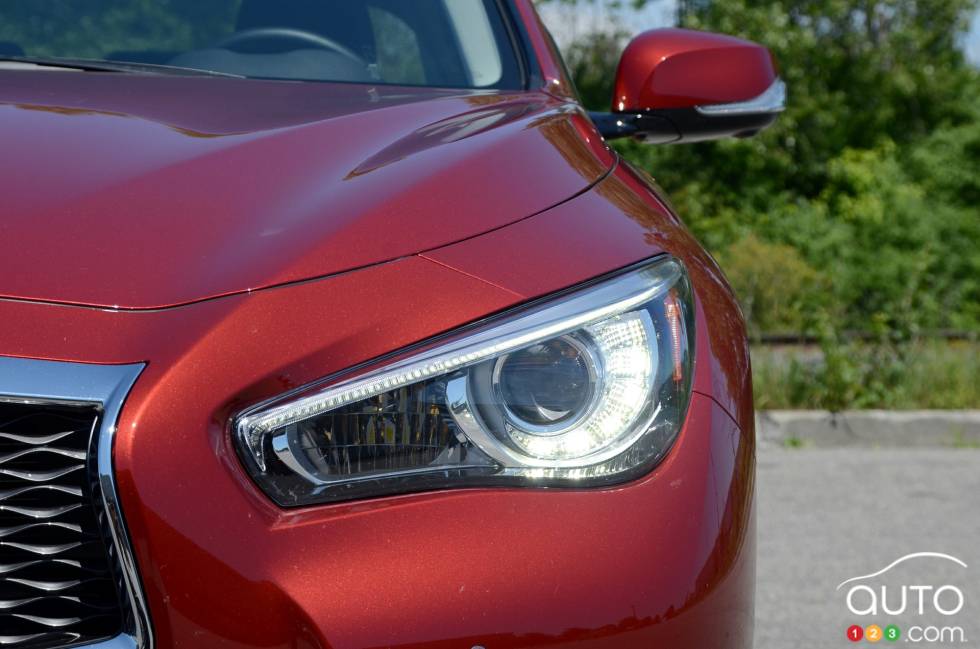 2016 Infiniti Q50 2.0T headlight