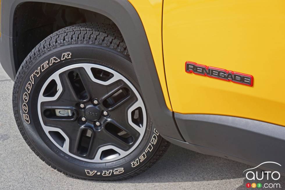 2016 Jeep Renegade Trailhawk pictures Auto123