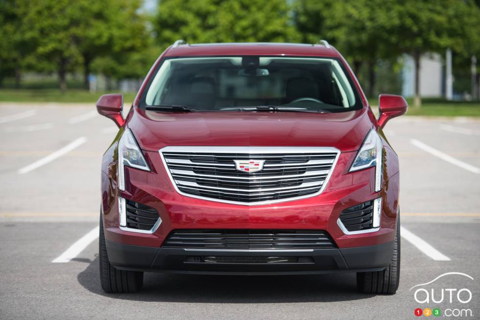 Vue de face de la Cadillac XT5 2016