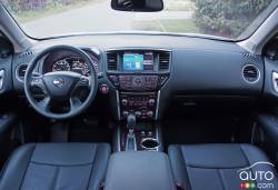 2016 Nissan Pathfinder Platinum dashboard