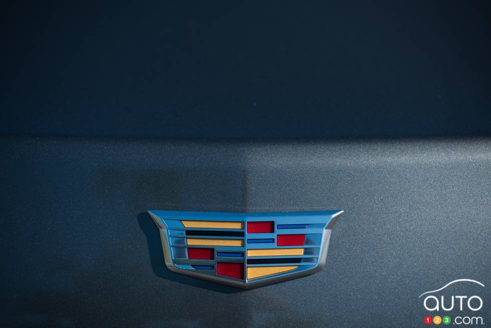 2016 Cadillac CT6 manufacturer badge